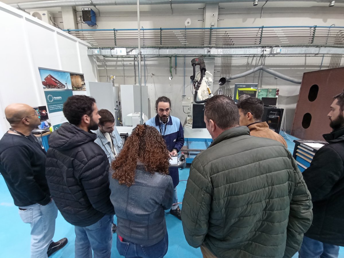Today we concluded the first training from a series of #trainingcourses launched by @mari4_yard.🛥

This ''Collaborative robotic tools'' training was organized by @CanonicalRobots and #aimenct, within AIMEN's Didactic Factory for the projects @PenelopeEU1 & @mari4_yard.