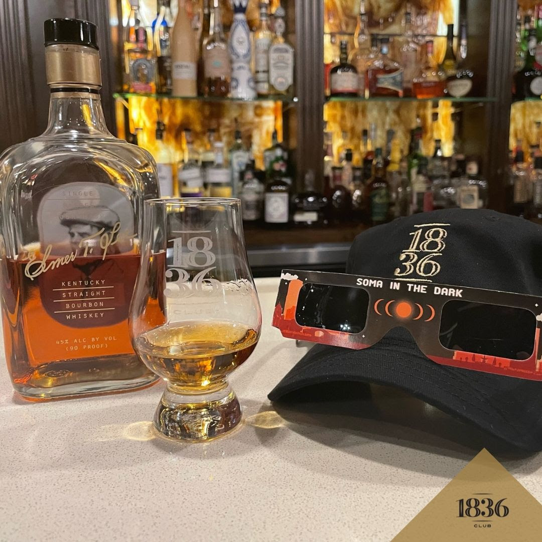 #WhiskeyWednesday

🥃Elmer T. Lee Single Barrel Bourbon, named in honor of Master Distiller Emeritus Elmer T. Lee, undergoes meticulous selection & bottling to adhere to the exact taste & standards established by Elmer himself.🥃

#The1836Club #ElmerTLeeSingleBarrel @BuffaloTrace