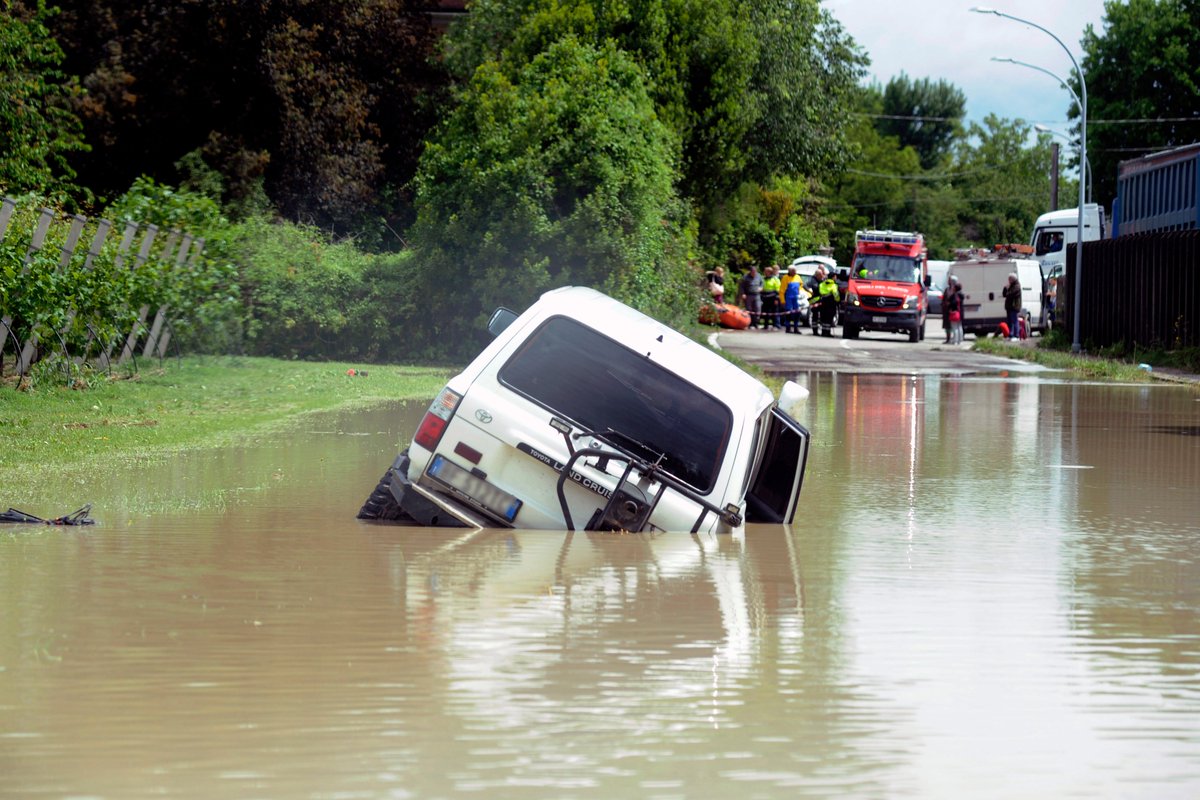 #Alluvione. Veicoli distrutti o danneggiati dagli eventi di maggio 2023, in arrivo la quinta tranche di #liquidazioni. Dalla #RegioneER quasi 6 milioni per la sostituzione di 1253 mezzi alluvionati. La #notizia 👉 regioneer.it/LiquidazioneVe…