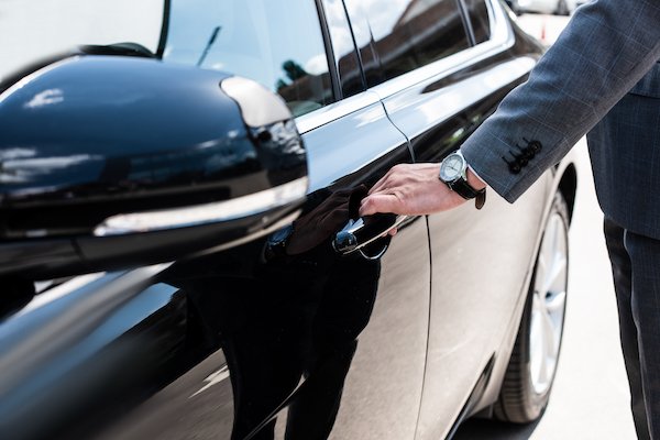 Experience luxury like never before with our #chauffeurhire service. From #airporttransfers to corporate events and weddings to sightseeing tours, our chauffeur hire service caters to all your transportation needs.
bit.ly/3rRBtAP

#chauffeur #chauffeurservice #luxury