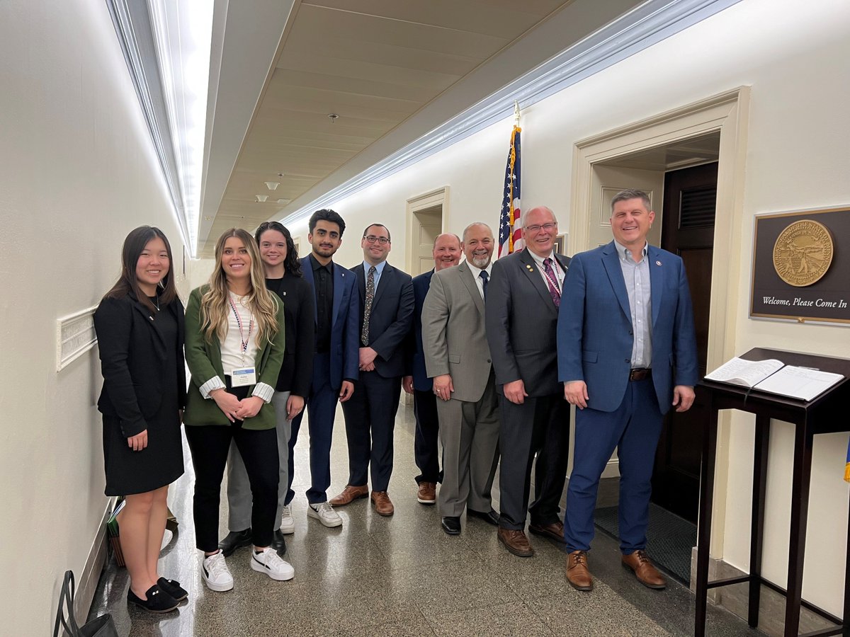 Great to meet with members of @AmerDentalAssn and dental students to discuss important legislation such as the DOC Access Act, which ensures patients receive fair and transparent pricing when seeking dental and vision healthcare. Thanks for stopping by.