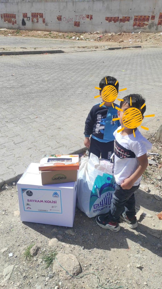 Anlässlich des Ramadanfestes organisierte ZfS e.V. in Zusammenarbeit mit dem Ana-Tolia e.V. und Train of Hope Dortmund rund 550 Lebensmittelpakete für bedürftige Menschen in den Erdbebengebieten. Die Pakete wurden von der Gemeinde Eyyübiye, in Adiyaman und Sanliurfa verteilt.