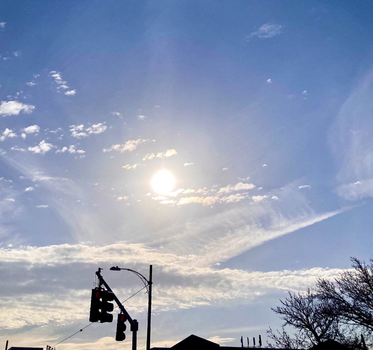 #NaturePhotography
#Naturephotography
#photography #Photography 
#nature #naturelovers
#tree #sky #sunrays #Wednesday 
#cottoncandycloud #outside #seasons 
#April #naturesbeauty #trafficlights
#Spring #sun #suncolors #clouds