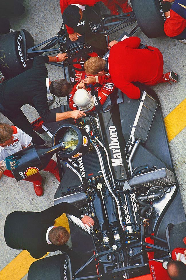 The McLaren TAG Porsche being refuelled with Shell Champagne😉 #F1 #RetroGP #Mclaren