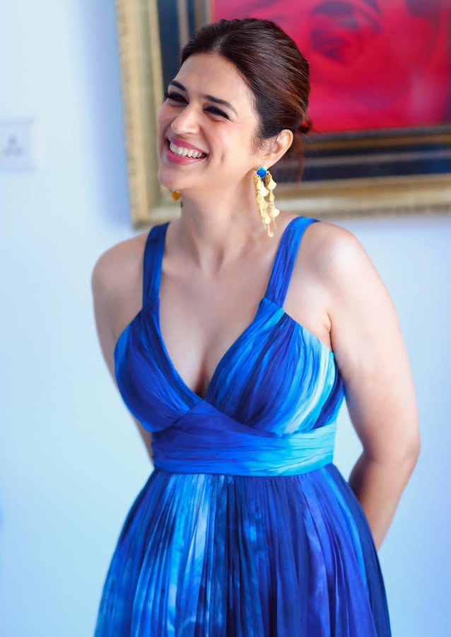 GKzwd9JbkAAR8eh?format=jpg&name=900x900