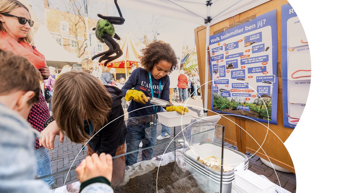 Expeditie NEXT, het nationale wetenschapsfestival voor kinderen tussen de 6 en 12 jaar, komt op 1 mei naar Zutphen. Een dag vol interactieve proefjes, mini-colleges en experimenten. Georganiseerd door de Nationale Wetenschapsagenda. Lees meer: expeditienext.nl