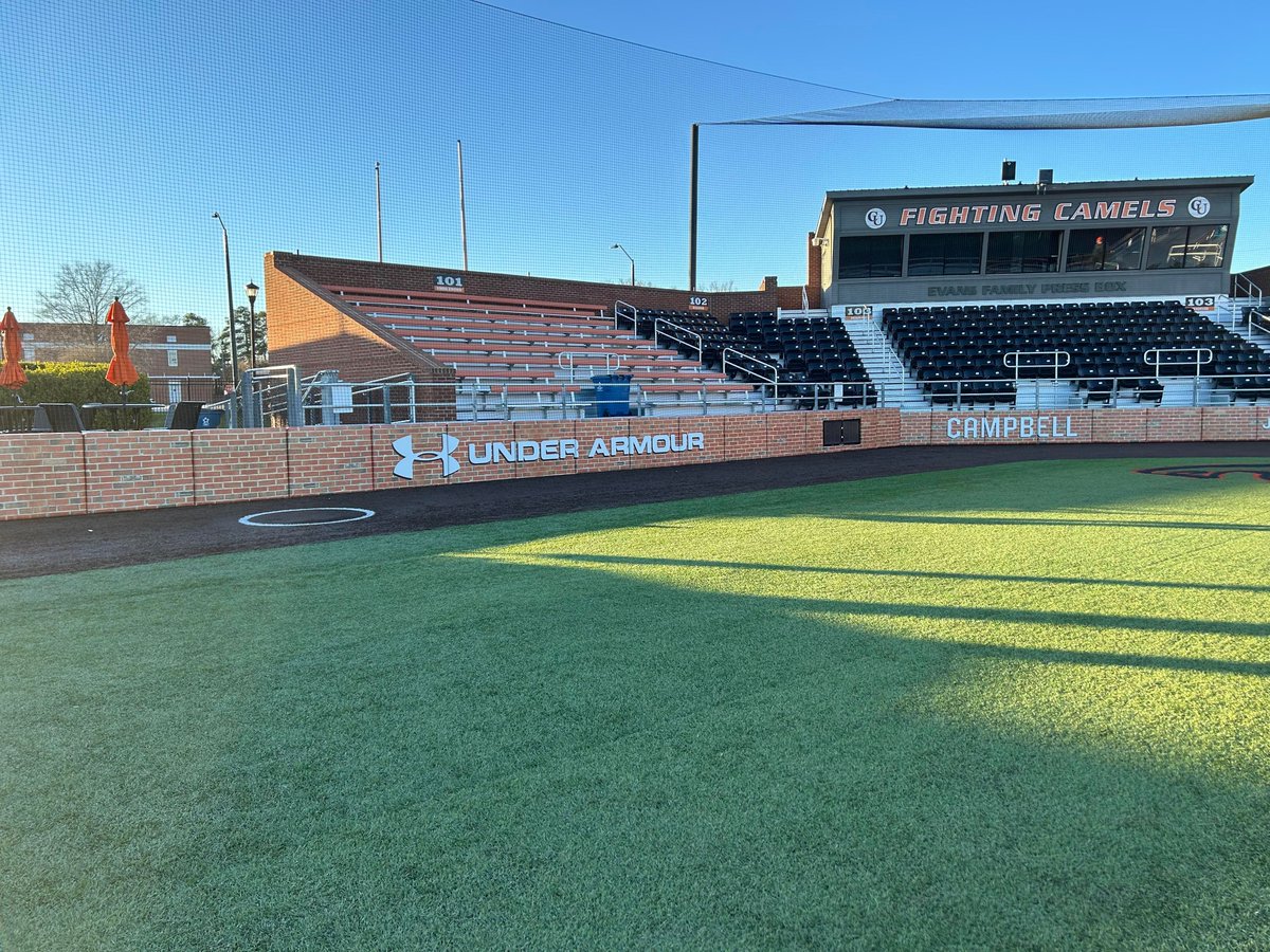 Did you know that we do Custom Printed Padding for facilities? 👀 Take a look at the awesome padding we put up for the Camels! 🐪