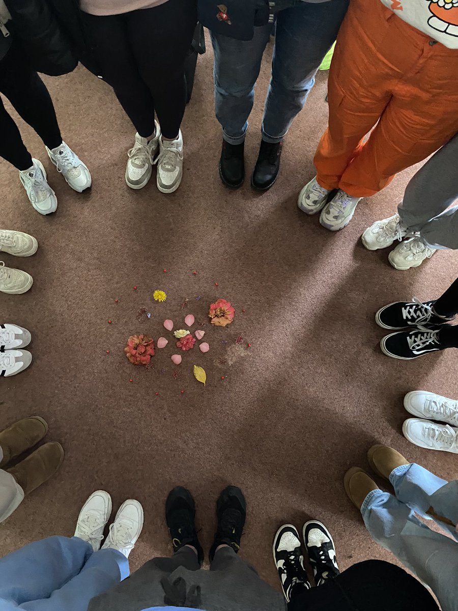 AiveenMullally's tweet image. Exploring how to nurture ecological connection through mindful walking in nature and creating nature mandalas with @MIE_ECE students. We’ve such a beautiful campus @MarinoInstitute 🌲 #SpiritualityoftheChild #ContemplativePractice
