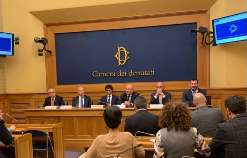 Il mio studio presentato in #Parlamento sul settore #aereo e la tassa occulta (addizionale comunale per l'imbarco dei passeggeri aerei) che pagate ogni volte che prendete un aereo e che serve a finanziare le spese #INPS 
Non vi lamentate del "caro voli".