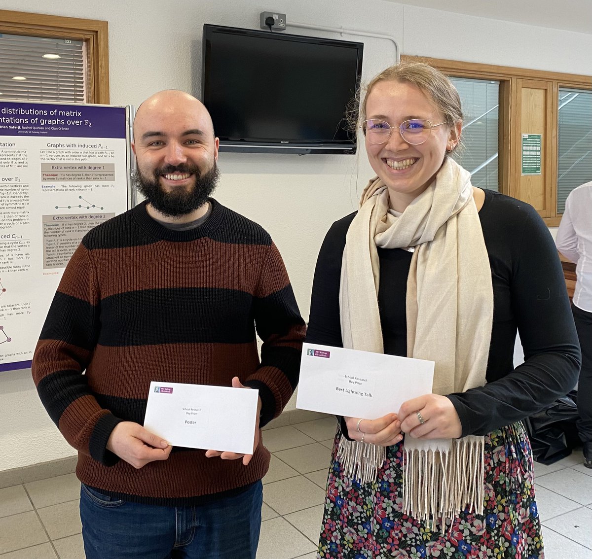 Well done to CRT students  <a href="/SophiieMatthews/">sophie</a> and <a href="/kev_ryan_95/">Kevin Ryan</a> on winning prizes for best lightening talk and poster presentation respectively <a href="/UniGalwayMaths/">Maths, University of Galway</a> research day👏👏👏