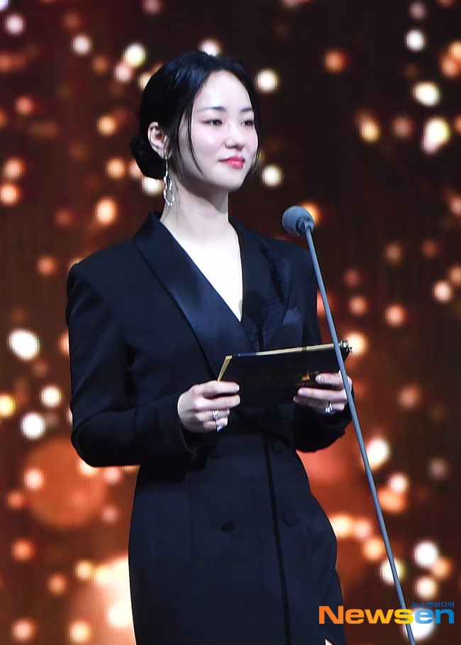 [Jeon Yeo-been, sadece onun ifadesine baktığınızda bile güzel görünüyorsunuz.] 🔗n.news.naver.com/entertain/arti… #JeonYeobeen #전여빈 #ASEA #ASEA2024