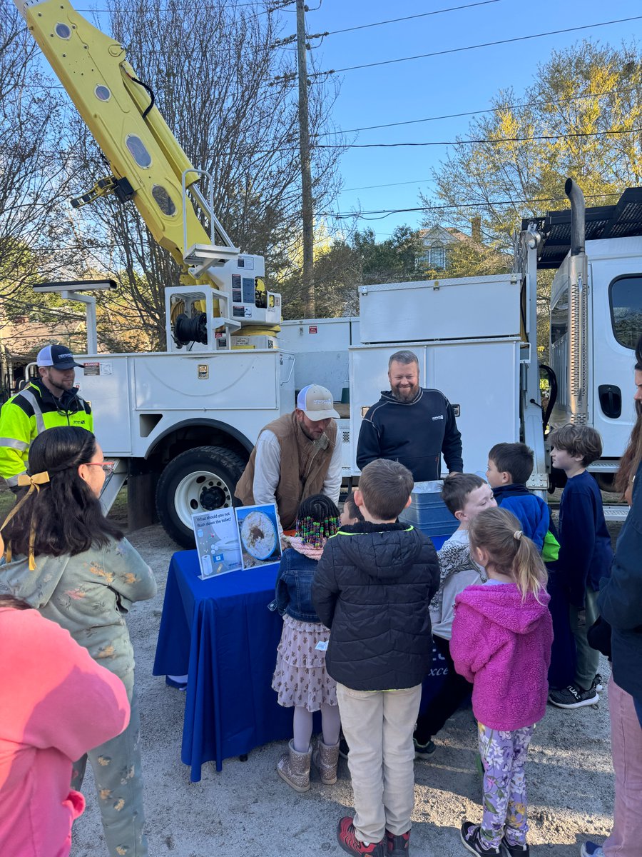 Thank you to the ChildrenConnect Museum for including us in last week's Safety City spring break camp, where both our electric and collection and distribution crew members educated the campers on utility safety.
#NewnanUtilities #communitypowered #committedtosafety