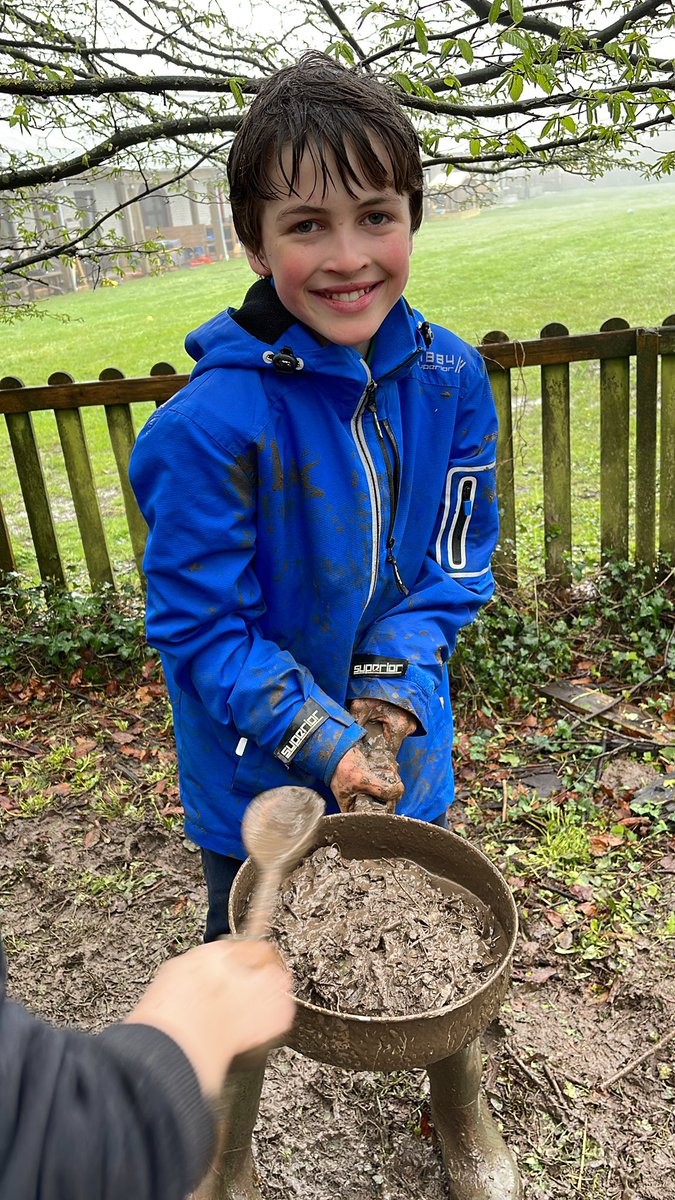 #fs #illtud making mud pies @FSAForestSchool @CoedCadw #wellbeing