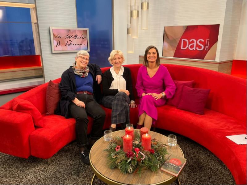 In the latest Oxford Polyglot, @HLaehnemann tells us about her experience on prime-time German television talking about her successful recent book on medieval nuns! mod-langs.ox.ac.uk/oxford-polyglo…