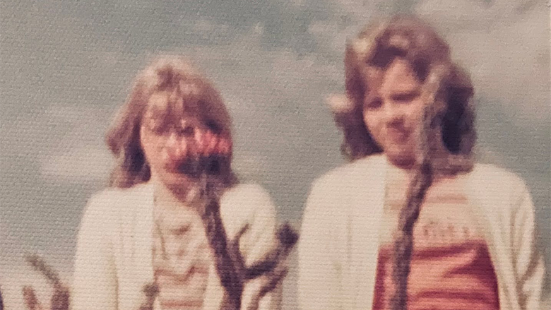 It’s #NationalSiblingsDay, and @Mighty_Coconut is celebrating by sharing the story of two sisters who reconnected in @WalkaboutMG meta.com/blog/quest/nat…