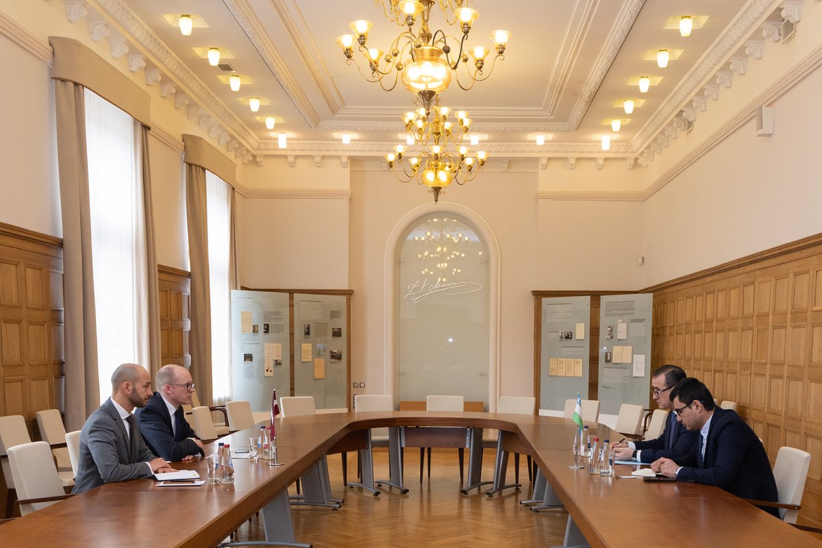 State Secretary @andrispelss meets with incoming Ambassador of Uzbekistan 🇺🇿 to Latvia 🇱🇻 Timur Rakhmanov. Mr Pelšs highlights the close business cooperation, in particular, in transport & logistics sectors, as well as in education & digitalisation. ➡️ mfa.gov.lv/en/article/sta…