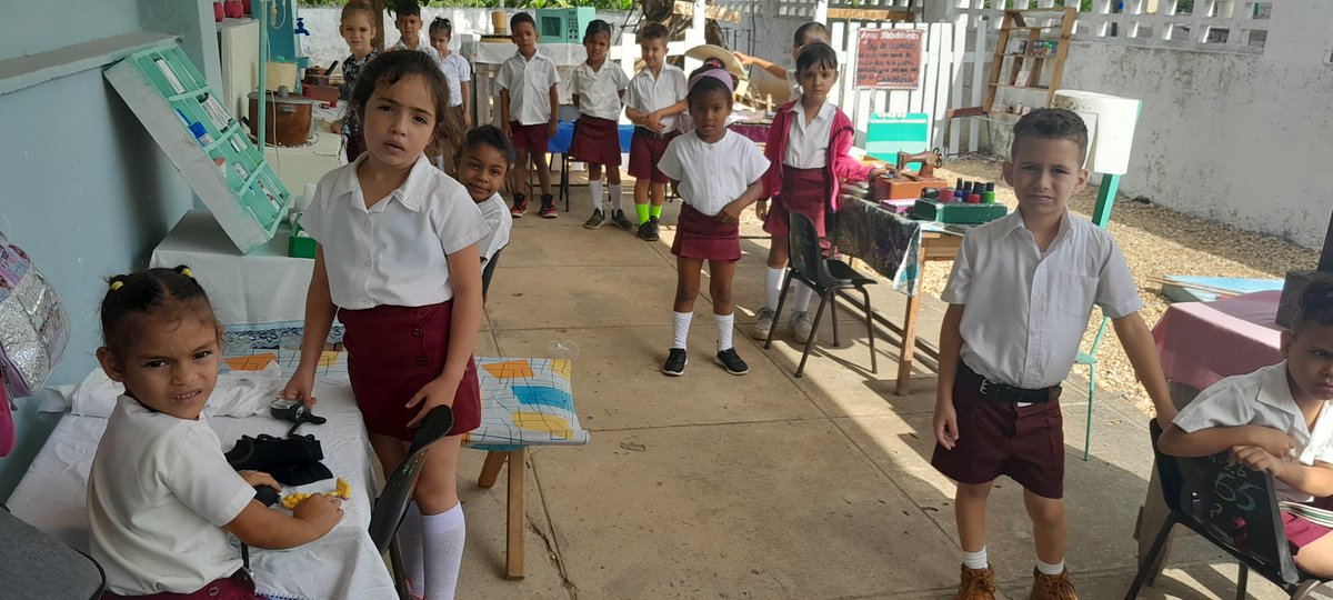 Felicitamos con amor y cariño en su aniversario a todos los trabajadores de los círculos infantiles. #LaPrimeraInfanciaImporta <a href="/IsaRamn3/">Isabel Ramón Castillo</a> <a href="/IleanaMartinHe3/">Ileana Martin Hernández</a> <a href="/EvelioHerreraP1/">Evelio Herrera Padron</a> <a href="/CubaMined/">MINED</a>