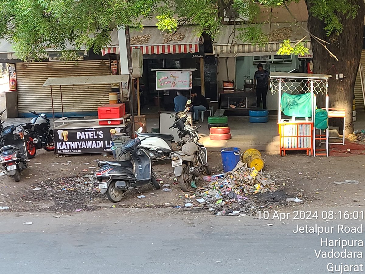 @adhirasy Well said...
The Municipal Corp don't wish to act against encroachment & cleanliness violations. 
This is what we wake up to almost every single day and inspite of complaints @VMCVadodara takes no action. 
Alcohol and drugs are consumed, photos given but NO ACTION.
Vikisit Bharat