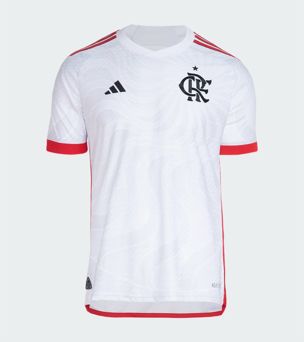 2023 🆚 2024 - Flamengo @adidasbrasil Away Kit 🔎 Base blanca con trama de ondas 🔎 Cuello cruzado en blanco 🔎 Tres tiras, puños y franja lateral en rojo 🔎 Logos en negro