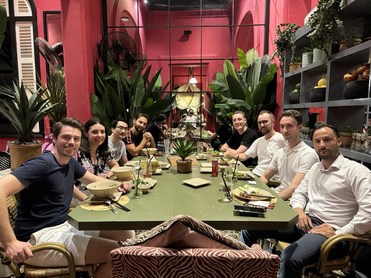 jacky_gng's tweet photo. La team SEO FR au SEO Master de Saigon, vraiment cool comme évènement, même vibes que le Chiang Mai SEO conf =) https://t.co/C9lfVdf2lL