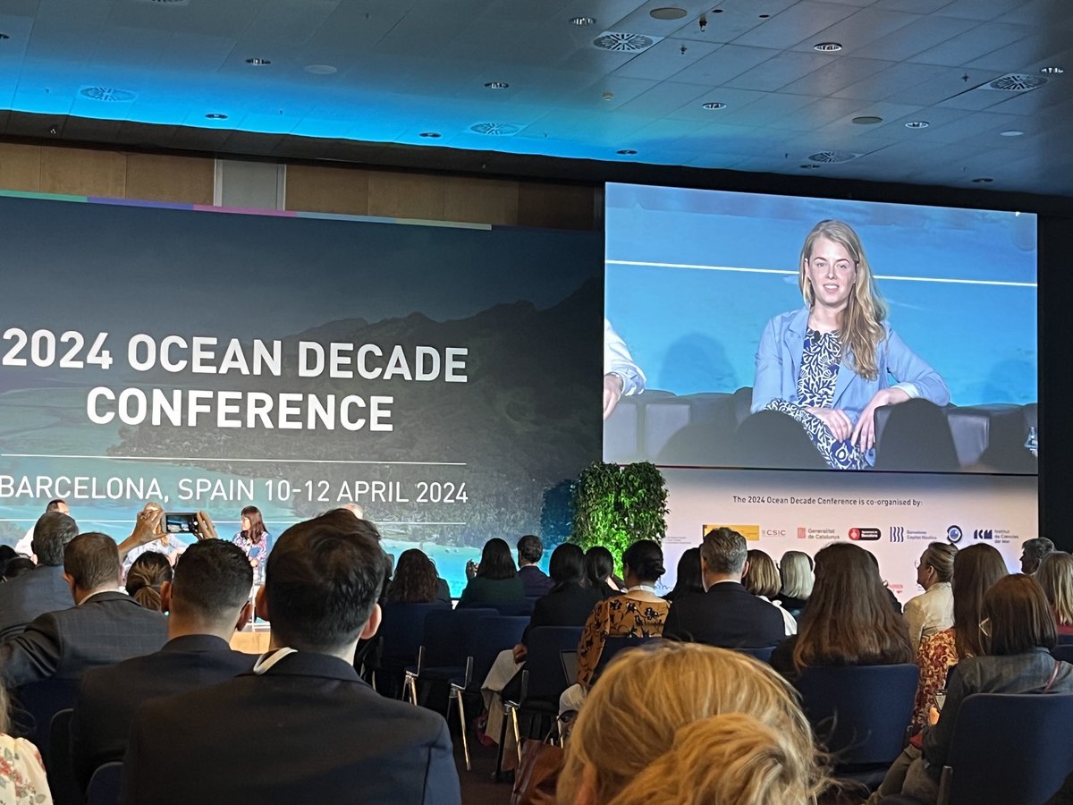 Great to hear ⁦@Imogennapper⁩ Napper presenting in plenary #oceandecade24 Barcelona, describing some of her solutions focused research to tackle the release of microfibres from clothing ⁦@PlymUni⁩