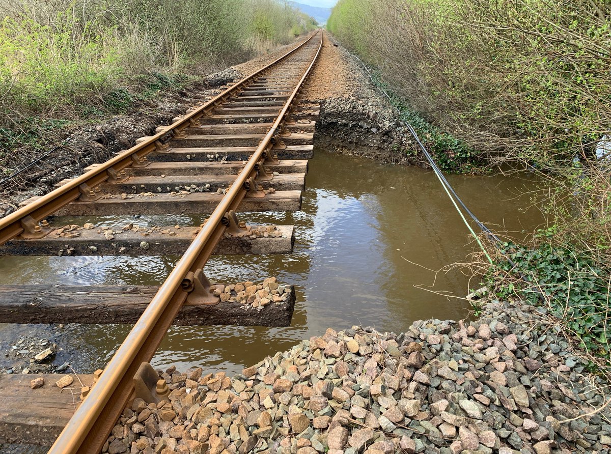 🛤️The Conwy Valley Line in North Wales is expected to reopen on Saturday after emergency repairs to flood damage. 🦺We are working around the clock so the railway can reopen safely. 🚍Buses currently replace trains. Please check before you travel. ℹ️ gloo.to/F6r6