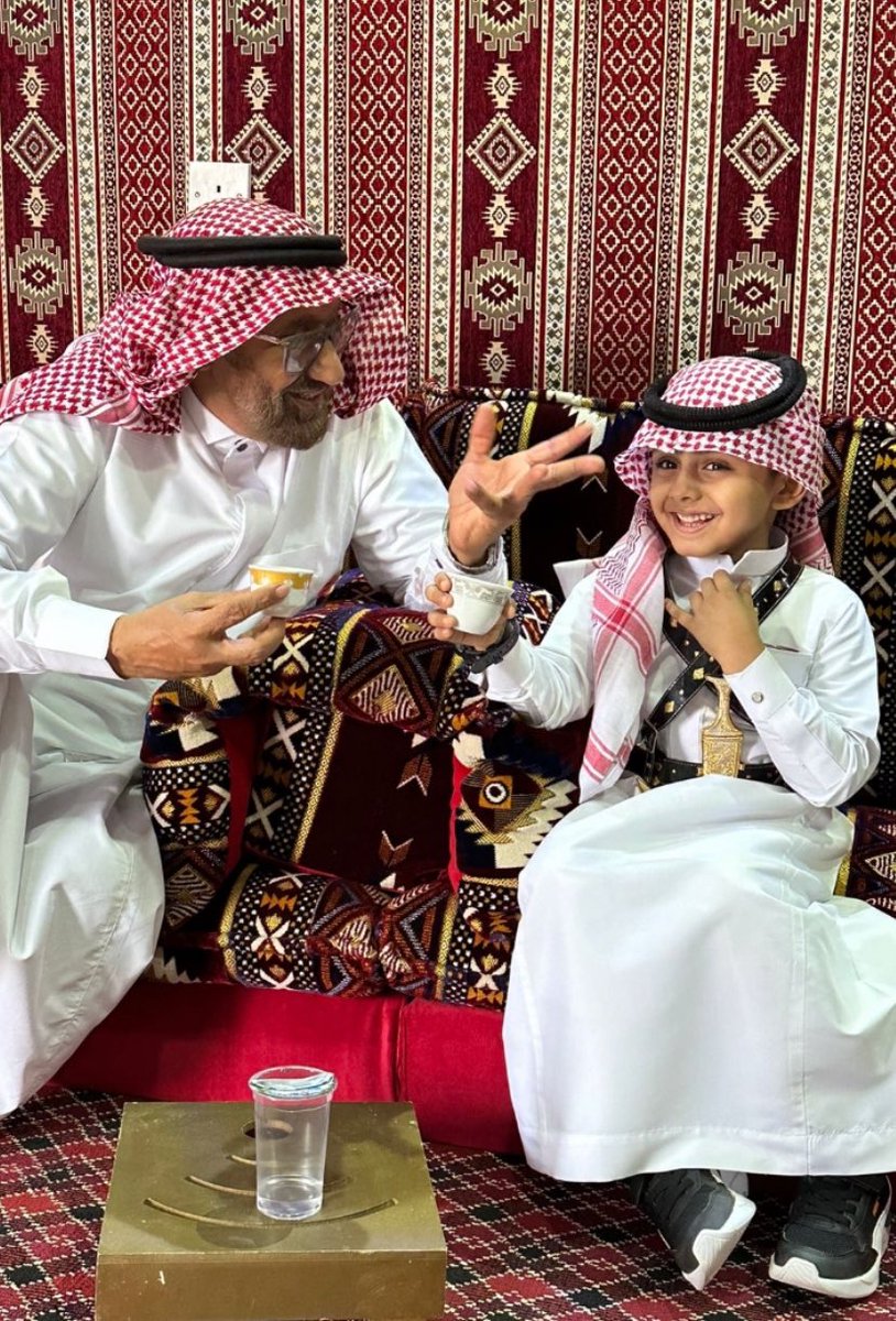 HashemSaleh633's tweet photo. ◦في ضيافة حفيدي وسميي هاشم بن صالح،  6 سنوات، 
◦وذلك في اول ايام عيد الفطر المبارك اعاده الله عليتا وعلى الامة الاسلامية ونحن في أمن وامان ،،
🌹وكل عام وانتم بخير  🌹 https://t.co/KOtrjVY3ev