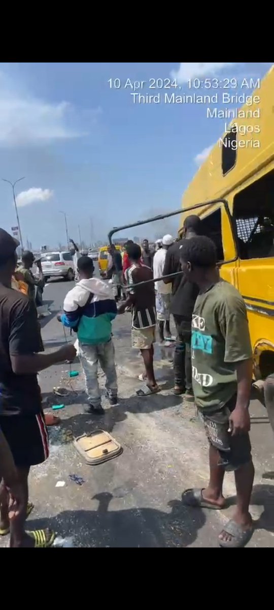 ACCIDENT : LASTMA RESCUES 18 ACCIDENT VICTIMS AS LT COMMERCIAL BUS INVOLVES IN A LONE ACCIDENT ON 3RD MAINLAND BRIDGE, LAGOS thenewsnow.org/index.php/2024…