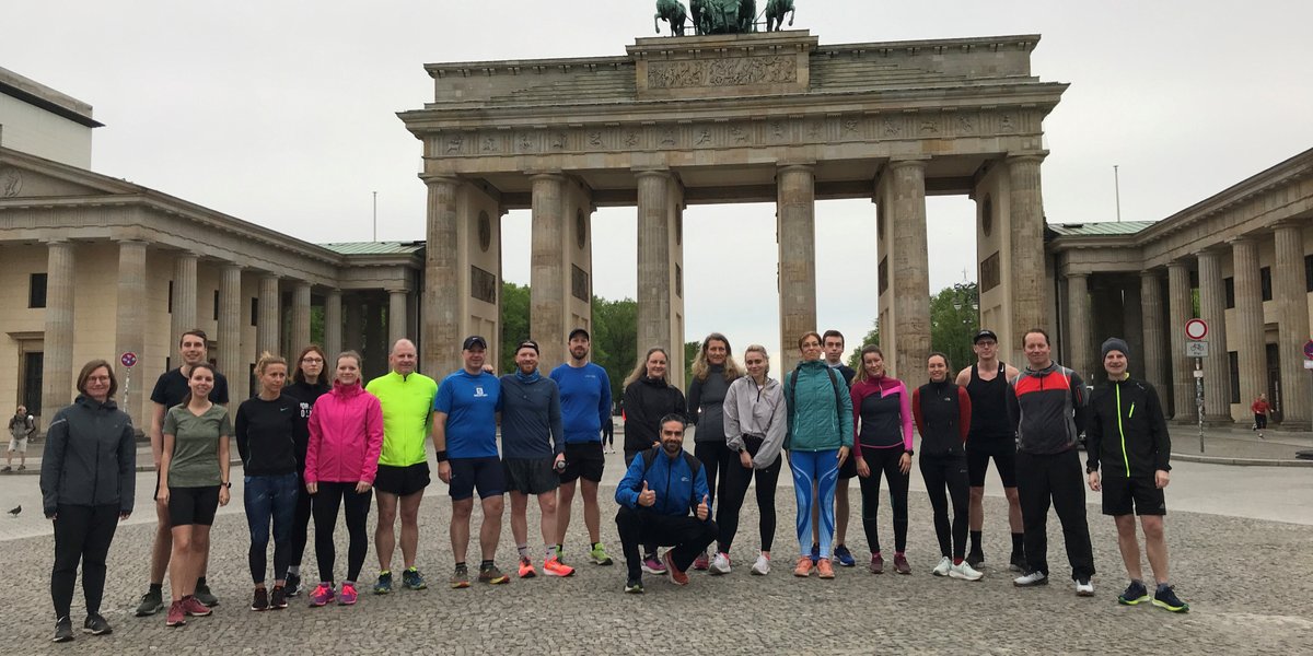 Die #DMEA steht nicht nur für Innovationen, Information und Austausch - sondern jedes Jahr auch wieder für Sportsgeist 🏃‍♀️ 24 Läufer:innen haben sich heute Morgen zum #DMEArun durch den Tiergarten zusammengefunden. #DMEA24