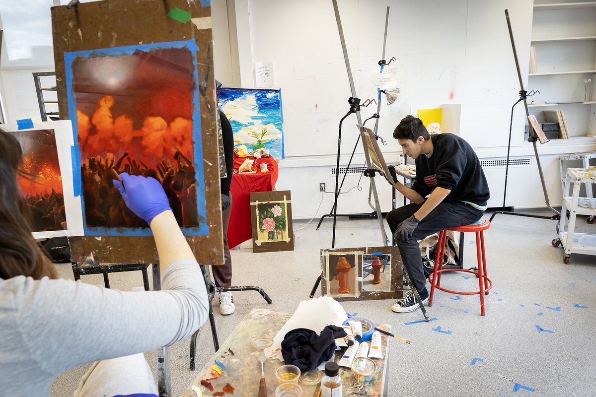 Each semester hundreds of undergrads take classes in the fine arts, including painting, printmaking, animation, photography and more. @Penn_Today photographer Eric Sucar has captured moments of artistic creativity throughout the academic year. Read More: bit.ly/3UbosAI