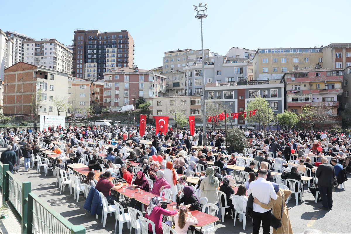 Kastamonu Bozkurtlular Bayramlaşma ve Pilav Etkinliği programına katılım sağlayarak, Kastamonulu hemşehrilerimiz ile bir araya geldik. Nazik davetleri için dernek başkanlarımıza ve yönetimlerine teşekkür ediyorum, hayırlı bayramlar diliyorum.