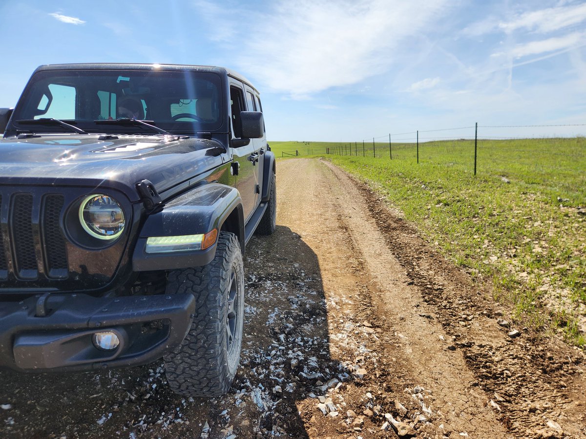 JeepersOTPlains's tweet photo. Great day to go wandering the Flint Hills...
#kansasbackroads #nofilterneeded #jeeplife #jeepnation #gowander #blackjeep #flyoverstate https://t.co/MpqahdilcM