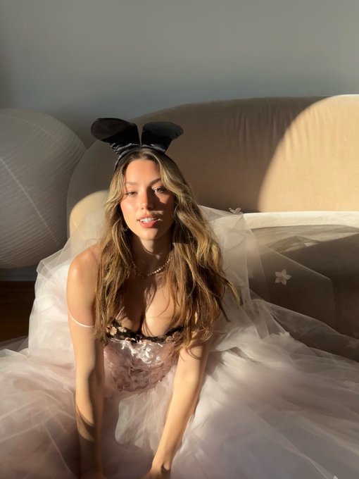 Felt like a woman today 🐇 https://t.co/teCD4xTJc1