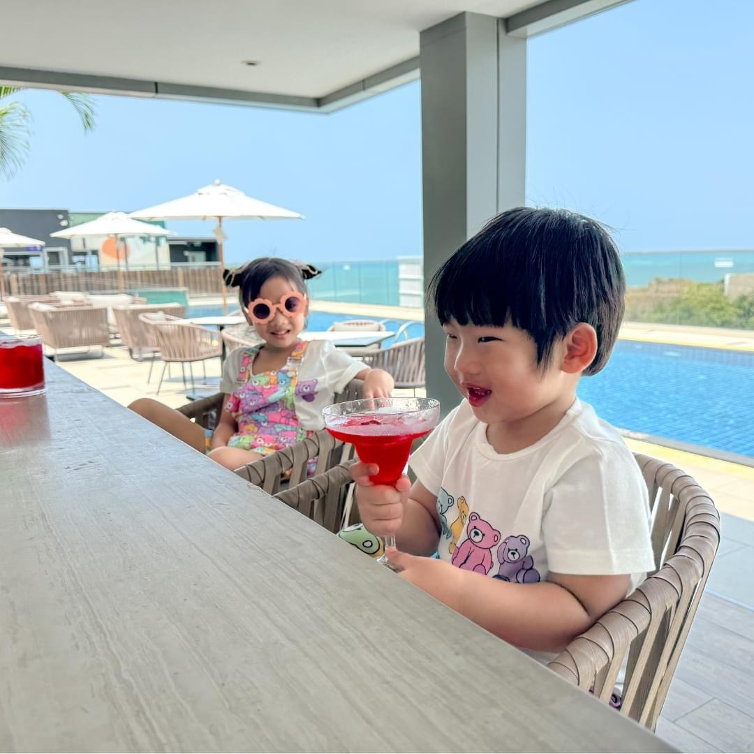 CourtyardNP's tweet photo. ⛱ We're excited to offer you the "Famcation" package, Indulge in exciting activities where your kids can learn and enjoy in Pizza Class session. Receive a daily dining and beverage credit of 500 Baht to enhance your stay. 🍕
🌟Earn 500 Bonus points for each night of your stay! https://t.co/1W021mdsAE