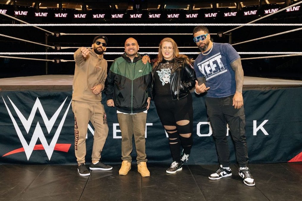 Saw @KingRicochet @PiperNivenWWE and Jey @WWEUsos at #WWELondon #WWELive Meet and Greet last week! what an amazing experience!