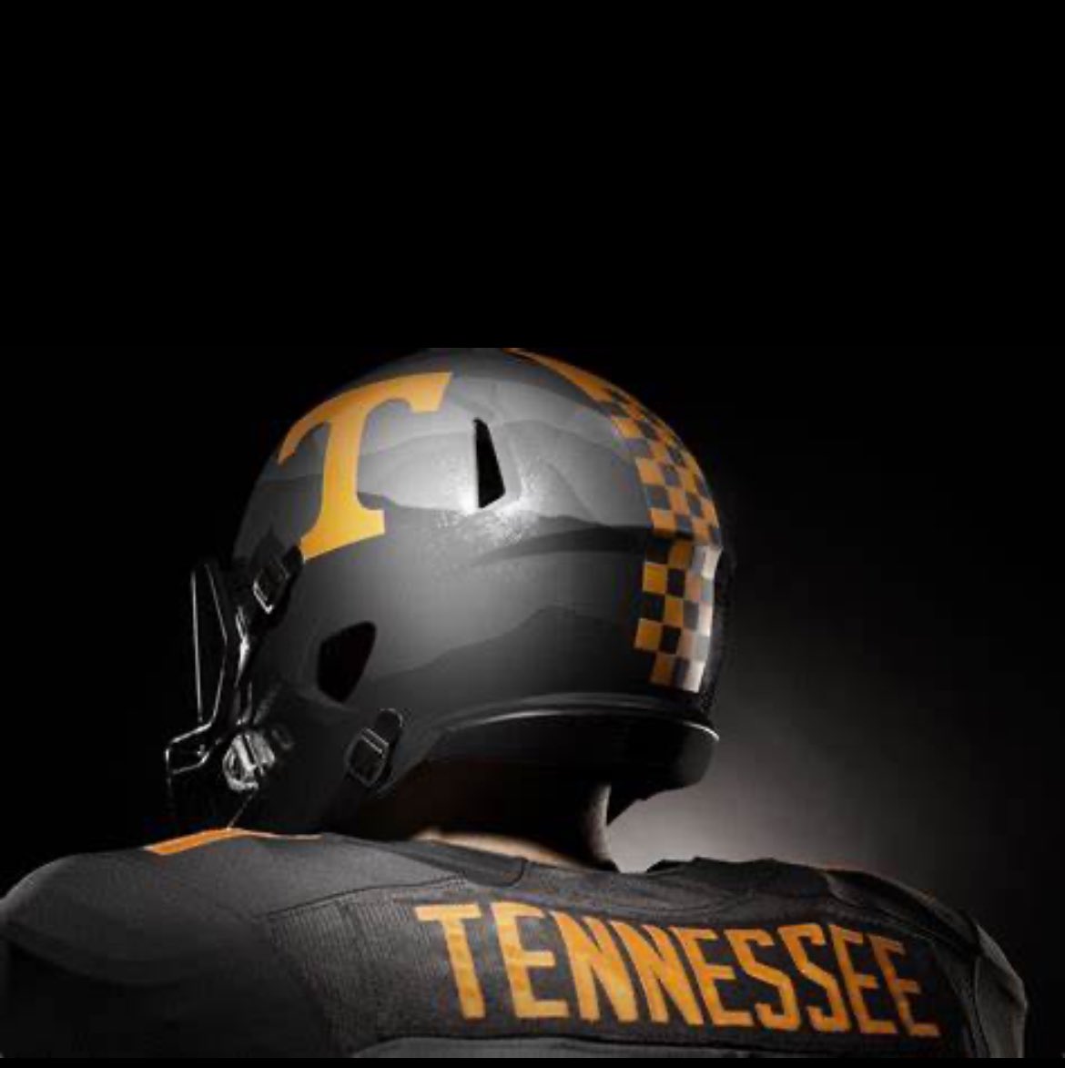Want to thank @CoachHalzle from @Vol_Football for stopping by The Creek to see our guys!