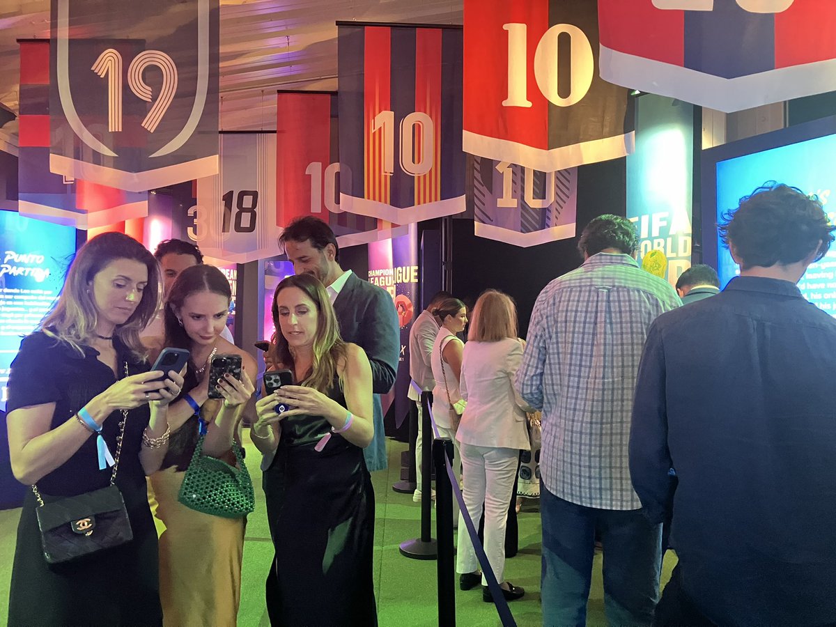 AS_AGabilondo's tweet photo. Está muy bien la experiencia-museo sobre la vida de Messi. Hoy ha abierto en Miami, recorrerá el mundo por distintas ciudades. Recomendable para conocer la historia de un genio. #MessiExperience https://t.co/fjaH6VdIpq