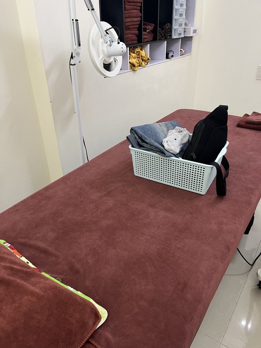 ap_walk's tweet photo. Score! Been saving myself for this trip. Just Got a full arm &amp; full leg laser hair removal session in Vietnam for only $33!  Highly-rated Korean clinic &amp; amazing value. 

How much does this cost in your location?  How are results ?

#VietnamBeauty #LaserHairRemoval https://t.co/weKDu5CpnV