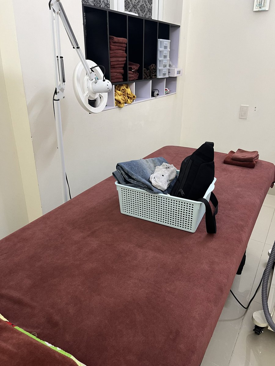 ap_walk's tweet photo. Score! Been saving myself for this trip. Just Got a full arm &amp; full leg laser hair removal session in Vietnam for only $33!  Highly-rated Korean clinic &amp; amazing value. 

How much does this cost in your location?  How are results ?

#VietnamBeauty #LaserHairRemoval https://t.co/weKDu5CpnV