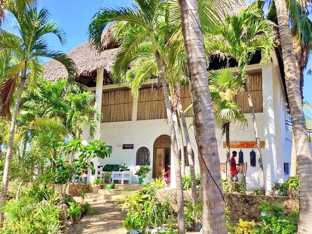 DiscoverWatamu's tweet photo. 3/4 bedroom house in North Watamu with large garden and prime location. Set on just under half an acre,  a 15-20 minute walk to Seven Island/Fortamu beach. Features self-contained room below main house with own veranda and pool/garden area.  Priced at €240,000. https://t.co/l1c2dmOhPM