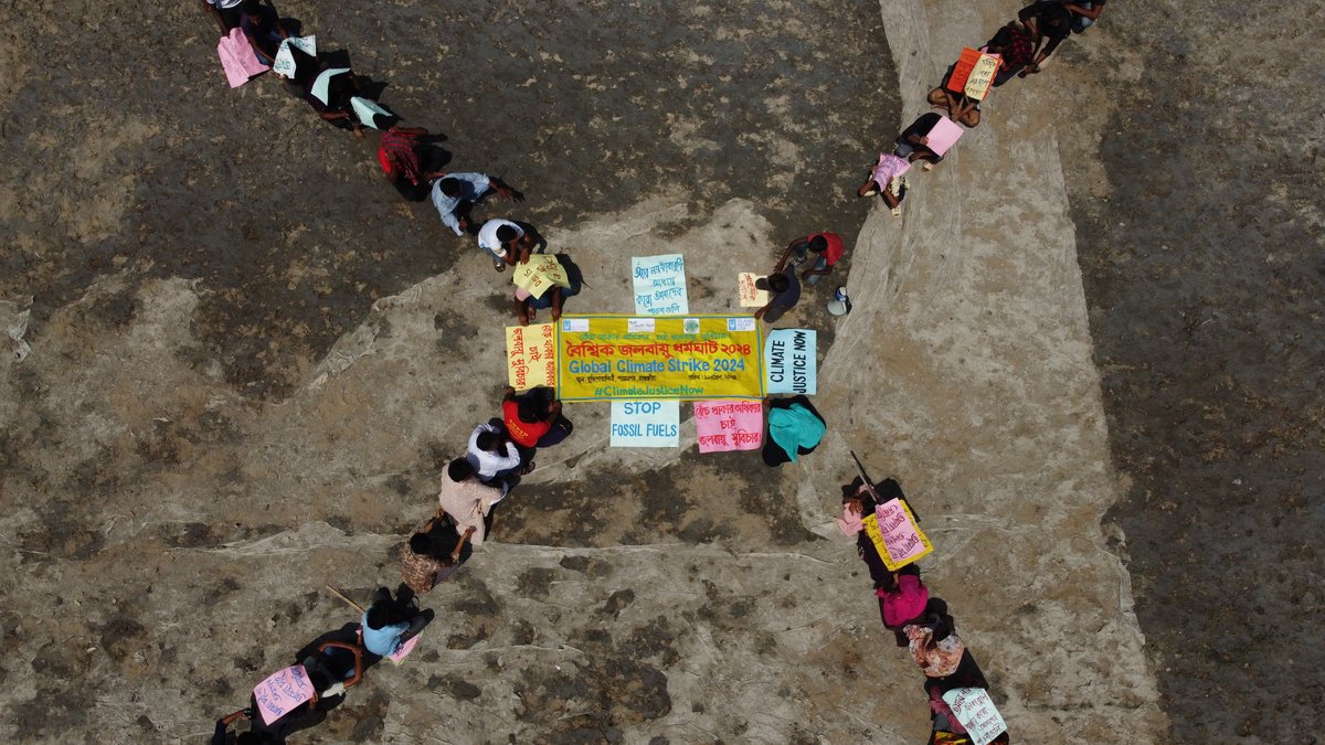 IRB's ICRA youth rallied across Satkhira, Jashore, and Sylhet for the Global Climate Strike on April 19, 2024. Advocating for renewable energy and policy reforms, they stood under the slogan 'The right to live, demand for climate justice'. 🌍✊#ClimateJusticeNow