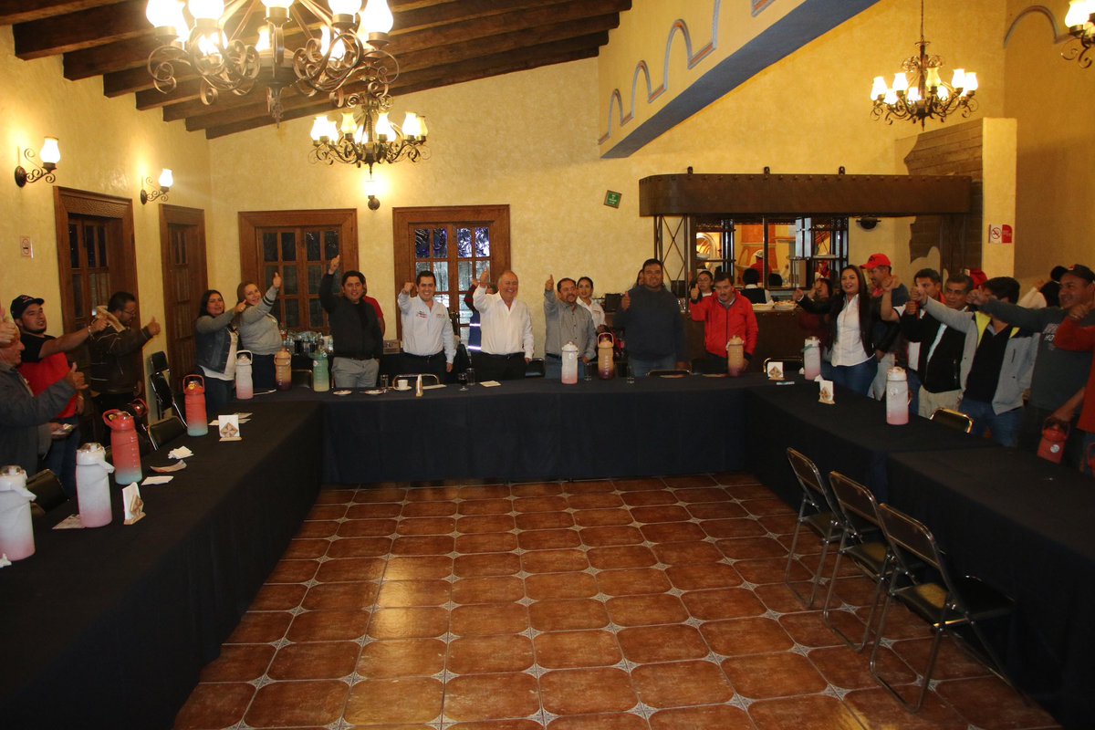 Cerramos el día escuchando a nuestros amigos Taxistas y sus necesidades, trabajaré firmemente por un mejor Chignahuapan y mejores oportunidades para todos. 
#CercanoALaGente