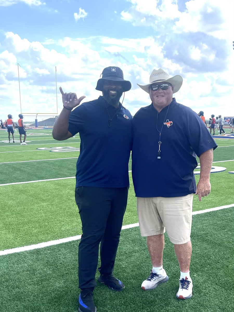 We appreciate you guys coming by @UTSAFTBL Great Day 2 of Spring Football for the Stangs. #RecruitSachseU