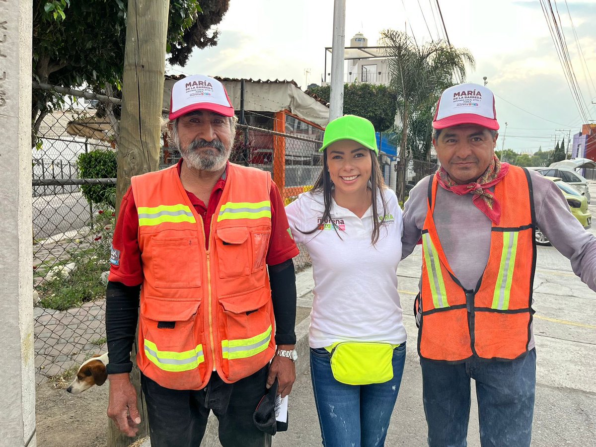 MariaDeLaBarrda's tweet photo. #EnCampaña 💯
📌 Colonia Nueva Antequera
Comenté mi propuesta de que haya más cámaras de seguridad y botones de pánico para combatir la inseguridad y regresar la tranquilidad a su hogar.
Agradezco 🙏🏽su tiempo y sus palabras de ánimo para transformar el #Distrito17
#MaríaVaConTodo https://t.co/cHC3k20Qbj