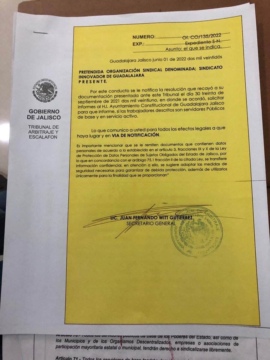 abrahamvanaya's tweet photo. El siguiente post es una denuncia y al mismo tiempo una invitación a todos los candidatos a la alcaldía de Guadalajara.

 @chemamtz_ @dianagoma @VeroDelgadilloG 

En próximas semanas empezara la parte mas intensa de la elección para alcaldía de Guadalajara, la cual pinta para ser una elección de tercios, lo cual la convierte en algo inédito y muy cerrado.

Cada voto contara y sin duda los servidores públicos sindicalizados serán fundamentales, como electores somos muy poderosos, nuestra influencia en nuestro circulos sociales, es muy fuerte.

En nuestras familias, amigos, vecinos, barrios somos reconocidos como una voz con autoridad, con conocimiento de como funciona el municipio y sobre todo una referencia obligada para la toma de decisiones políticas de nuestros conocidos.

Y esto parecería como una ventaja para la candidata de MC @VeroDelgadilloG por tener en su planilla como cuota a la hija del líder charro @SindicatoLeo JOSE MIGUEL LEONARDO CISNEROS, pero en realidad ese es su talón de Aquiles, es quien mas daño le causa a su campaña, Jose Miguel es quien mas daño le ha causado a la vida democrática de los servidores públicos de Guadalajara.

Durante casi una década mediante abusos, acosos, corrupción, ha mantenido de forma artificial la mayoría y la titularidad del contrato colectivo.

Durante años ha detenido en el Tribunal de Arbitraje y Escalafón, la entrega de toma de notas de sindicatos nuevos, las tomas de nota de la renovación de comités sindicales, desde 2022 me encuentro en espera de que me sea otorgada la toma de nota del SINDICATO INNOVADOR DE GUADALAJARA, una organización que se creo en respuesta a las múltiples reelecciones ilegales de José Miguel, reelecciones que logra mediante asamblea de delegados corruptos que votan a favor a cambio de plazas y recursos de origen desconocido.

Desde hace un año se gano un amparo para que se nos fuera otorgada la toma de nota cosa que aun no sucede en completo desacato de un juez de distrito.

Menciono todo esto porque no importa quien gane la elección, encontrara una crisis latente de derechos laborales y una relacion muy lastima entre los políticos y los servidores públicos.

Hay una crisis, por el acoso sistemático por parte del sindicato "mayoritario" con al parecer complicidad de la administración municipal.

Y tratando de ser muy breve para que los candidatos y sus equipos conozcan las problemáticas reales que tenemos los servidores públicos sindicalizados en Guadalajara, que de hacer propuestas y compromisos realistas y serios podrían generarles la confianza suficiente para ser considerados para tener los votos de los servidores públicos en las urnas:

1.- Respeto a la democracia sindical y libertad de asociación.

2.- Respeto a las representaciones y liderazgos formales de los diferentes gremios de los servidores públicos.

3.- Restablecer los mecanismos de escalafón para que los servidores públicos puedan concursar de forma libre, transparente y publica por mejorar su plaza e ingresos, actualmente funciona con un "mecanismo" opaco llamado "promociones" donde el sindicato mayoritario de forma arbitraria decide quien tiene "derecho" a un aumento en su salario o cambio de plaza, siempre condicionado en apoyar en los proyectos políticos de JOSE MIGUEL LEONARDO CISNEROS. si no apoyas no tienes posibilidad de acceder a tu derecho.

4.- Restablecer el mecanismo de servicio civil de carrera, que permite capacitar y desarrollar las habilidades profesionales y personales para prestar un mejor servicio a los ciudadanos y al mismo tiempo poder acceder al escalafón.

5.- Abrir un dialogo con todos los gremios y liderazgos sindicales, ya que una vez que acceden al cargo como alcalde son alcalde de todos los ciudadanos y de todos los servidores públicos sin importar sus preferencias políticas o electorales.

6.- Entender que lo servidores públicos de base, sindicalizados son aliados poderosos de cualquier administración, somos quien da la cara, somos quienes realizan las acciones y prestamos los servicios ante los ciudadanos, una buena relacion con la base trabajadora se traduce en un ambiente de trabajo sano y positivo que se refleja en la atención a los ciudadanos y mejora los resultados de la administración.

7.- UN SINDICATO NO ES UNA TRIBU POLITICA, NO ES UNA PARTE DE NINGUN PARTIDO, NO SOMOS GUARDIANES, VOCEROS, CUADRILLAS, BRIGADAS DE NINGUN CANDIDATO O PARTIDO. SOMOS CIUDADANOS LIBRES Y PODEROSOS ALIADOS.

La crisis existe y se esta dejando crecer, es una bomba de tiempo porque los servidores públicos están mas politizados y son mas activos en temas electorales.

JOSE MIGUEL LEONARDO CISNEROS NO REPRESENTA A NADIE MAS ALLA DE SU FAMILIA Y SU COMITE, NINGUN TRABAJADOR DE GUADALAJARA LO VA APOYAR EN NADA, NO EXISTE NINGUN LIDERAZGO DE SU PARTE, SIMPLEMENTE ESTAN ESPERANDO LAS CONDICIONES IDEONEAS Y EL MOMENTO JUSTO PARA DEMOSTRARLO.

Quedo a sus ordenes para cualquier candidato y sus equipos políticos si realmente están interesados en acercarse a los trabajadores del ayuntamiento de Guadalajara.