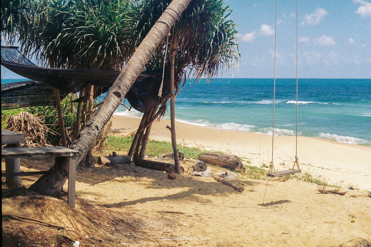 Pantai Terengganu on film. 

Kodak AE-1, Canon 50mm f1.4, Kodak Gold 200