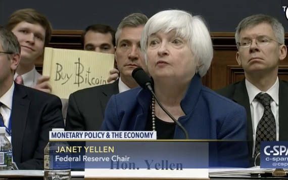 🔥 A yellow legal pad with 'Buy Bitcoin' scribbled on it, famously spotted behind Janet Yellen in 2017, just fetched a whopping $1.027 million at auction! A symbolic piece of crypto history now has a  million-dollar price tag. #Bitcoin #CryptoAuction #JanetYellen