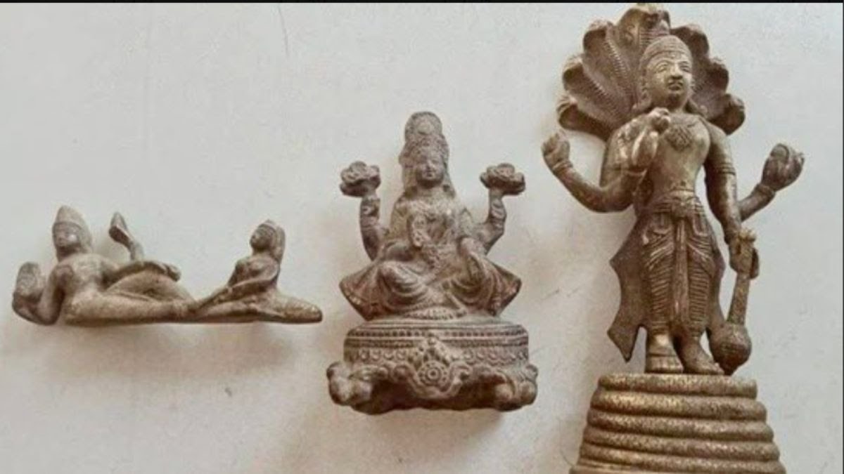 3 ancient idols, including Lord Vishnu and Goddess Lakshmi, were found during an excavation in Baghanki village, Haryana. The idols believed to be more than 500 years old.