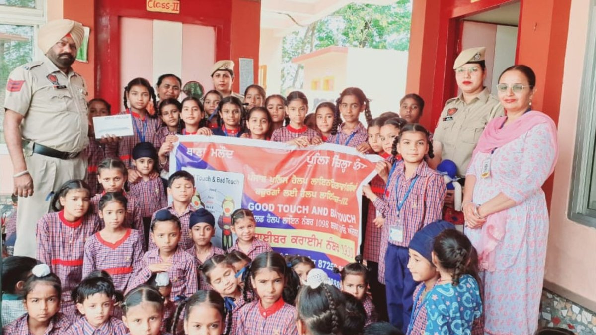 #ShaktiHelpDesk of Khanna Police conducted an awareness seminar at Satya Bharati School, vill. Gosal to educate children about domestic violence, good touch & bad touch and #Helpline numbers 112 & 1098. #SaanjhShakti