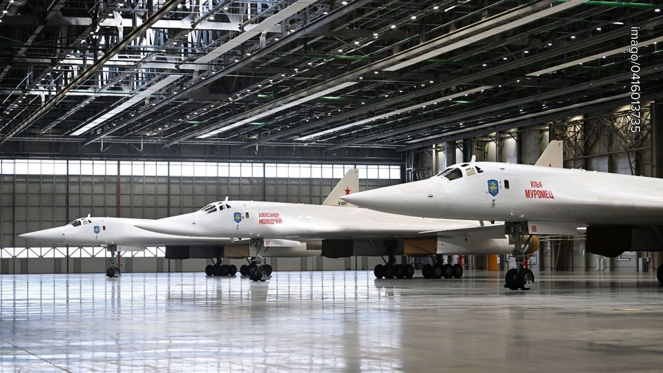 'Schwerer Schlag gegen Russland: Ukraine zerstört putins Fabrik,die Anlage liegt weit hinter der ukrainischen Grenze' 25.04.2024,04:47, The Washington Post Diesesmal hat es eine Flugzeugfabrik getroffen.